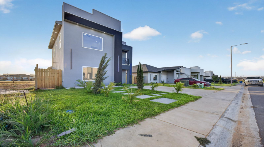 5060 Luna Grande Lp., Laredo, Texas 78046, 4 Bedrooms Bedrooms, 6 Rooms Rooms,2 BathroomsBathrooms,Residential,For Sale,5060 Luna Grande Lp.,20264477