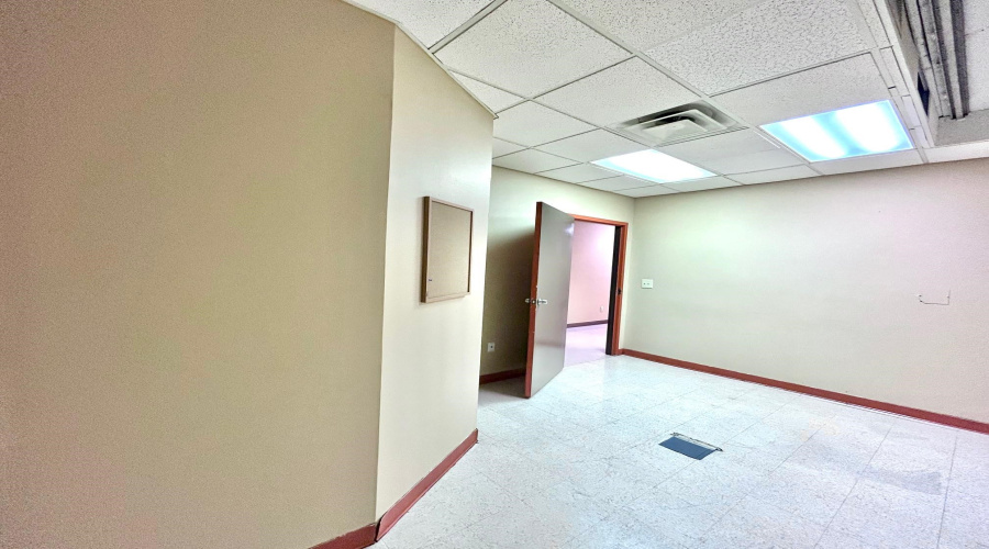 209 W Village Blvd, Laredo, Texas 78041, 6 Rooms Rooms,4 BathroomsBathrooms,Commercial retail/office,For Rent,209 W Village Blvd,20264479