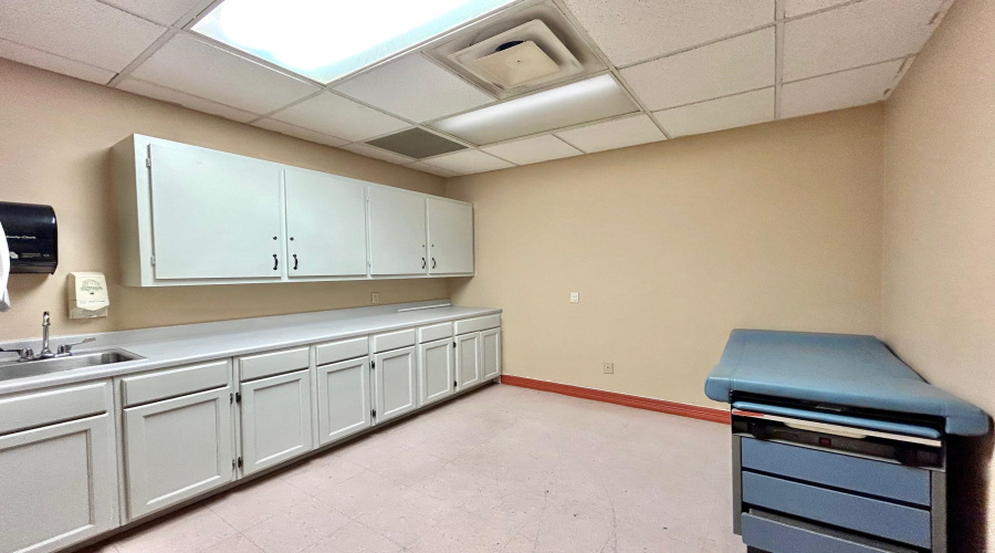 209 W Village Blvd, Laredo, Texas 78041, 6 Rooms Rooms,4 BathroomsBathrooms,Commercial retail/office,For Rent,209 W Village Blvd,20264479