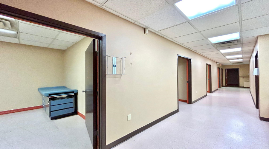 209 W Village Blvd, Laredo, Texas 78041, 6 Rooms Rooms,4 BathroomsBathrooms,Commercial retail/office,For Rent,209 W Village Blvd,20264479