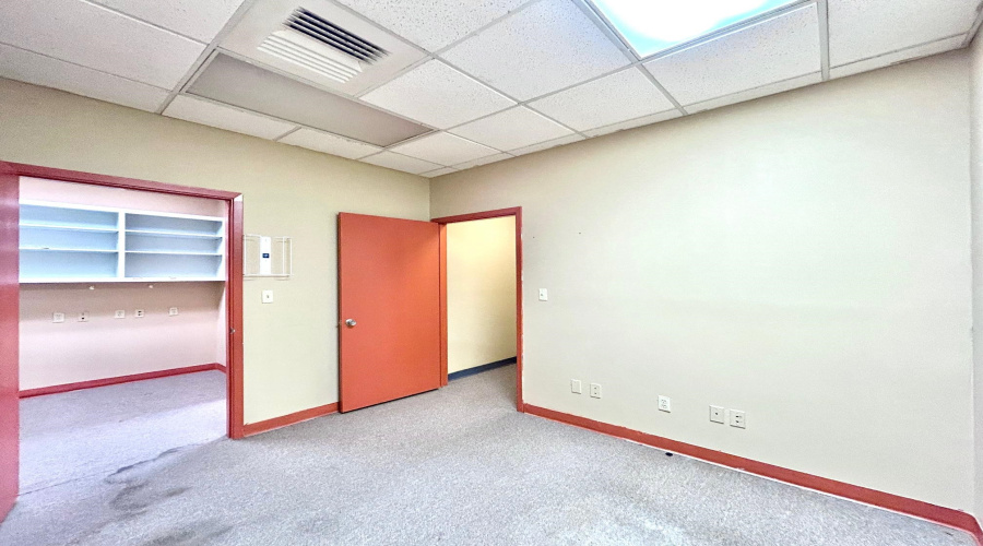 209 W Village Blvd, Laredo, Texas 78041, 6 Rooms Rooms,4 BathroomsBathrooms,Commercial retail/office,For Rent,209 W Village Blvd,20264479