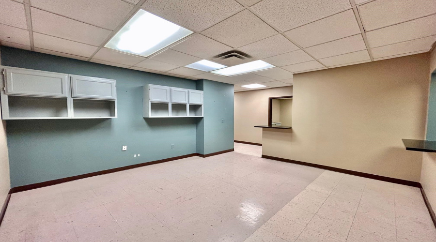 209 W Village Blvd, Laredo, Texas 78041, 6 Rooms Rooms,4 BathroomsBathrooms,Commercial retail/office,For Rent,209 W Village Blvd,20264479