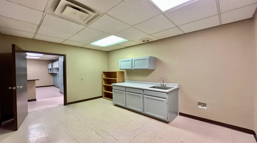 209 W Village Blvd, Laredo, Texas 78041, 6 Rooms Rooms,4 BathroomsBathrooms,Commercial retail/office,For Rent,209 W Village Blvd,20264479