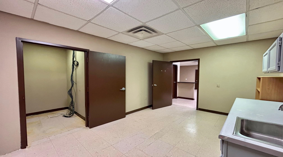 209 W Village Blvd, Laredo, Texas 78041, 6 Rooms Rooms,4 BathroomsBathrooms,Commercial retail/office,For Rent,209 W Village Blvd,20264479