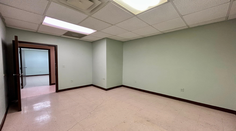 209 W Village Blvd, Laredo, Texas 78041, 6 Rooms Rooms,4 BathroomsBathrooms,Commercial retail/office,For Rent,209 W Village Blvd,20264479