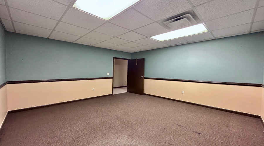 209 W Village Blvd, Laredo, Texas 78041, 6 Rooms Rooms,4 BathroomsBathrooms,Commercial retail/office,For Rent,209 W Village Blvd,20264479