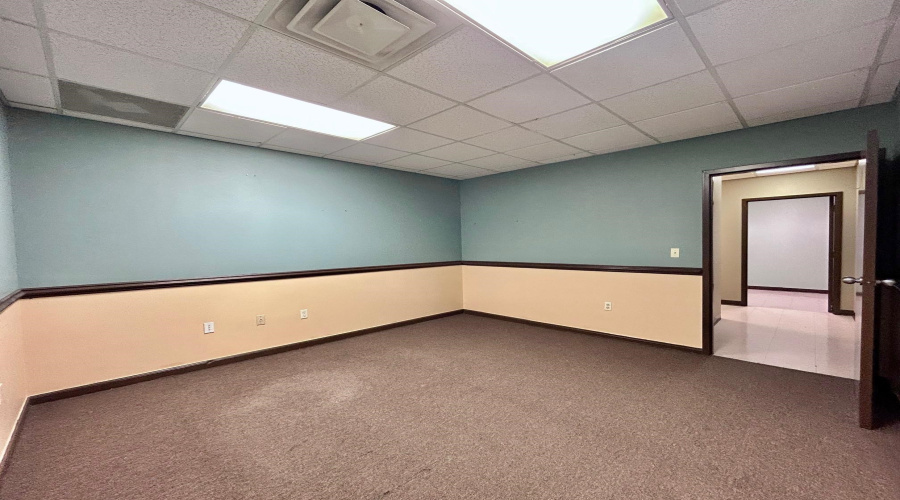 209 W Village Blvd, Laredo, Texas 78041, 6 Rooms Rooms,4 BathroomsBathrooms,Commercial retail/office,For Rent,209 W Village Blvd,20264479
