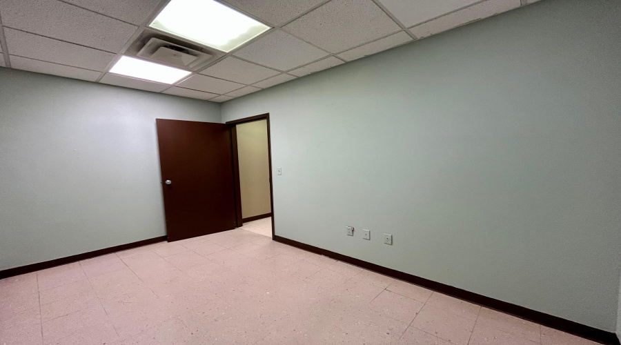 209 W Village Blvd, Laredo, Texas 78041, 6 Rooms Rooms,4 BathroomsBathrooms,Commercial retail/office,For Rent,209 W Village Blvd,20264479