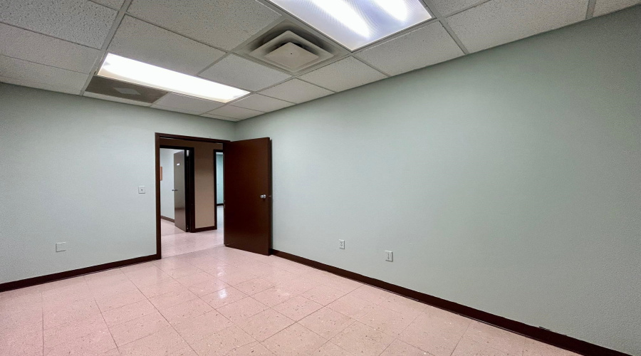 209 W Village Blvd, Laredo, Texas 78041, 6 Rooms Rooms,4 BathroomsBathrooms,Commercial retail/office,For Rent,209 W Village Blvd,20264479