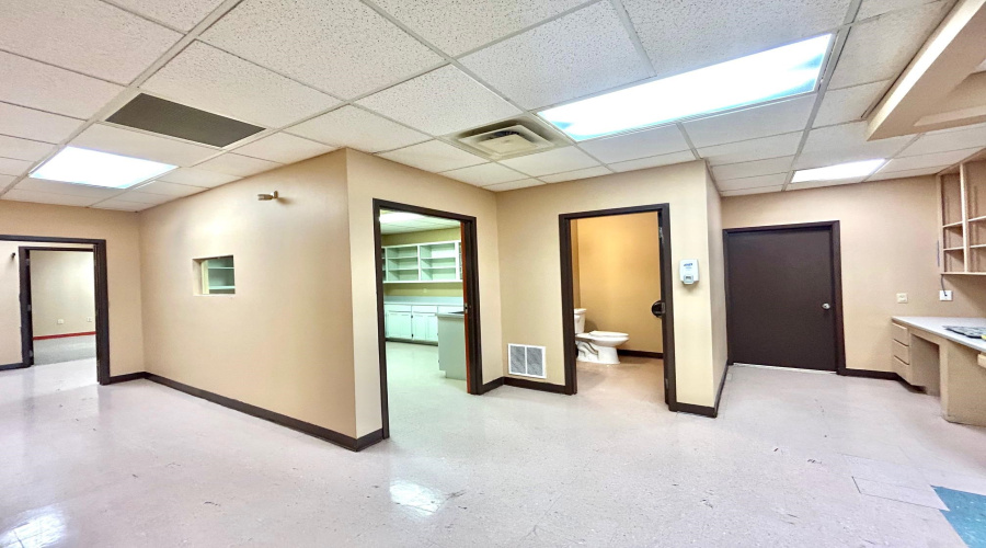 209 W Village Blvd, Laredo, Texas 78041, 6 Rooms Rooms,4 BathroomsBathrooms,Commercial retail/office,For Rent,209 W Village Blvd,20264479