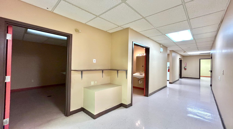 209 W Village Blvd, Laredo, Texas 78041, 6 Rooms Rooms,4 BathroomsBathrooms,Commercial retail/office,For Rent,209 W Village Blvd,20264479