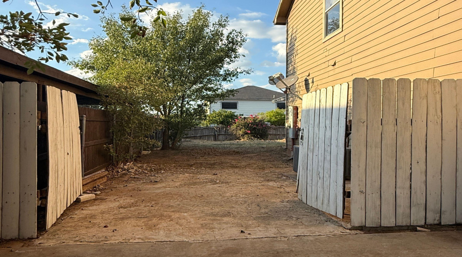 212 Lipan Dr, Laredo, Texas 78045, 3 Bedrooms Bedrooms, 6 Rooms Rooms,2 BathroomsBathrooms,Residential,For Rent,212 Lipan Dr,20264478