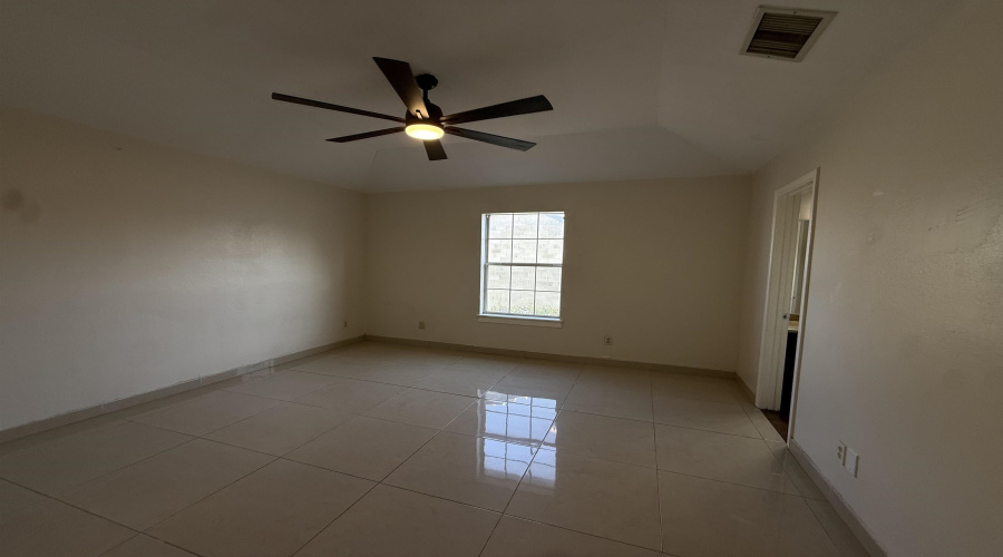 8710 McPherson Rd, Laredo, Texas 78045, 3 Bedrooms Bedrooms, 6 Rooms Rooms,3 BathroomsBathrooms,Residential,For Rent,8710 McPherson Rd,20264485