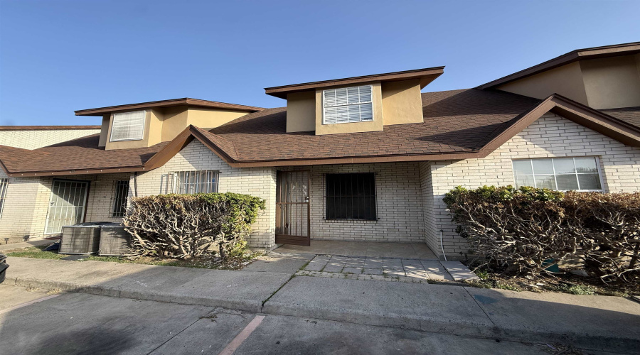 8710 McPherson Rd, Laredo, Texas 78045, 3 Bedrooms Bedrooms, 6 Rooms Rooms,3 BathroomsBathrooms,Residential,For Rent,8710 McPherson Rd,20264485