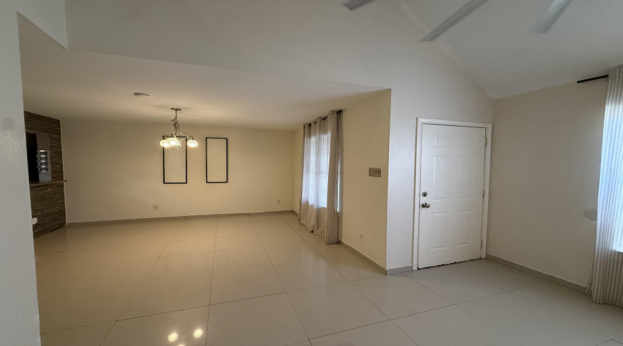 8710 McPherson Rd, Laredo, Texas 78045, 3 Bedrooms Bedrooms, 6 Rooms Rooms,3 BathroomsBathrooms,Residential,For Rent,8710 McPherson Rd,20264485