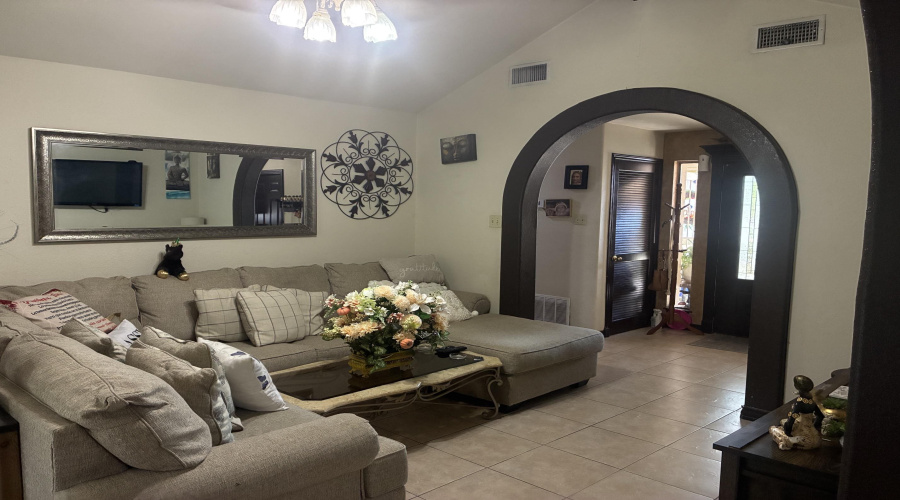 8716 Puerto Amarante, LAREDO, Texas 78045, 3 Bedrooms Bedrooms, 5 Rooms Rooms,2 BathroomsBathrooms,Residential,For Sale,8716 Puerto Amarante,20264486