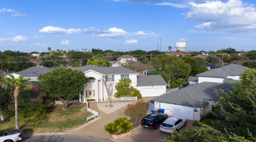 9013 Cliff Dr, Laredo, Texas 78045, 3 Bedrooms Bedrooms, 6 Rooms Rooms,2 BathroomsBathrooms,Residential,For Sale,9013 Cliff Dr,20264487