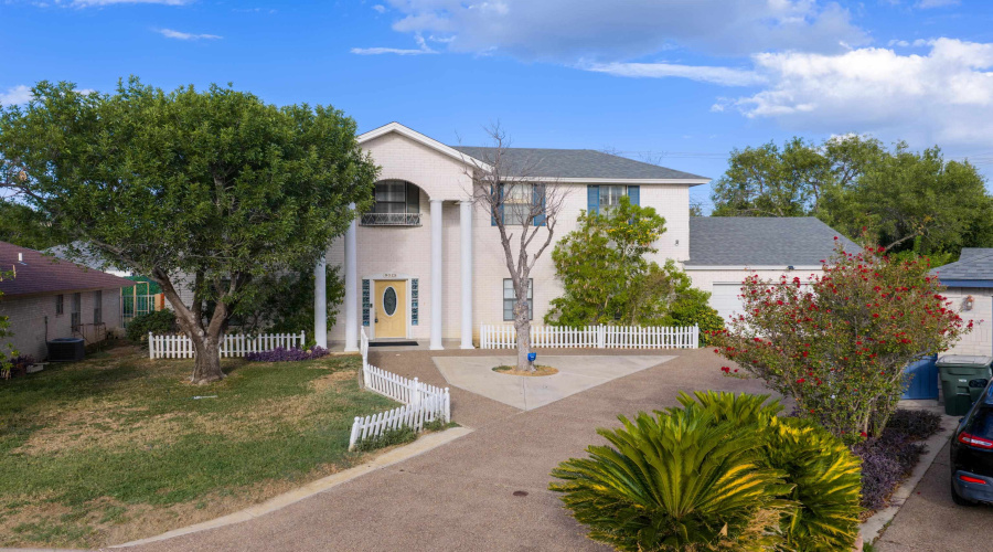 9013 Cliff Dr, Laredo, Texas 78045, 3 Bedrooms Bedrooms, 6 Rooms Rooms,2 BathroomsBathrooms,Residential,For Sale,9013 Cliff Dr,20264487