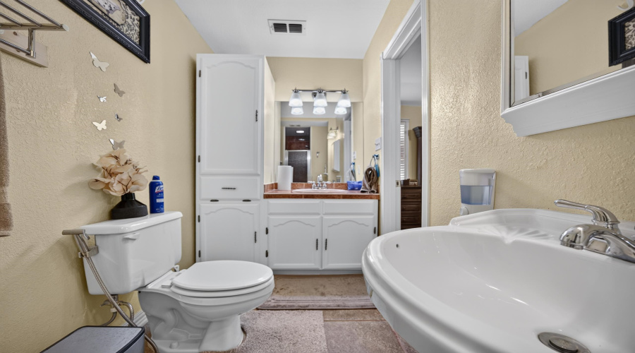 9013 Cliff Dr, Laredo, Texas 78045, 3 Bedrooms Bedrooms, 6 Rooms Rooms,2 BathroomsBathrooms,Residential,For Sale,9013 Cliff Dr,20264487