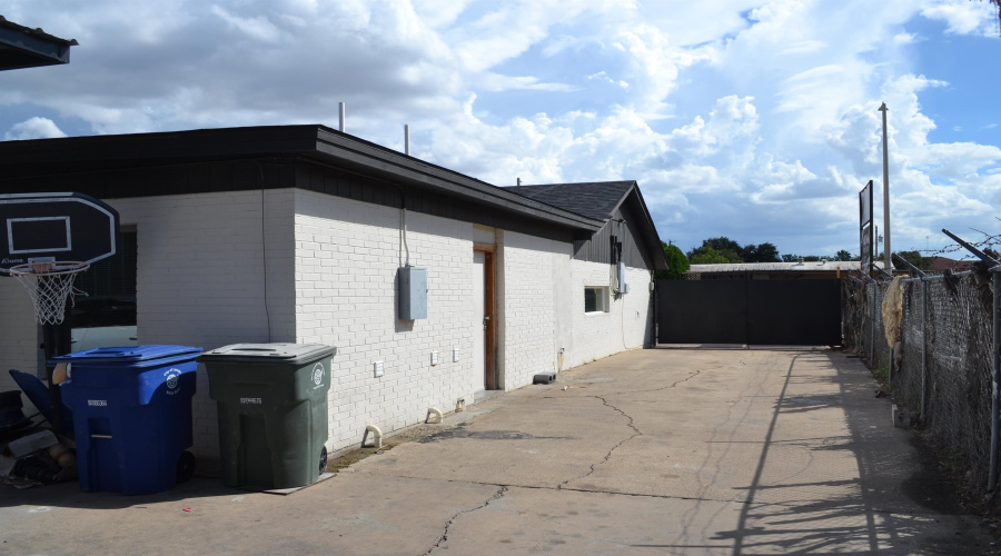 104 W Calton Rd, Laredo, Texas 78041, 1 Room Rooms,3 BathroomsBathrooms,Commercial retail/office,For Sale,104 W Calton Rd,20264493