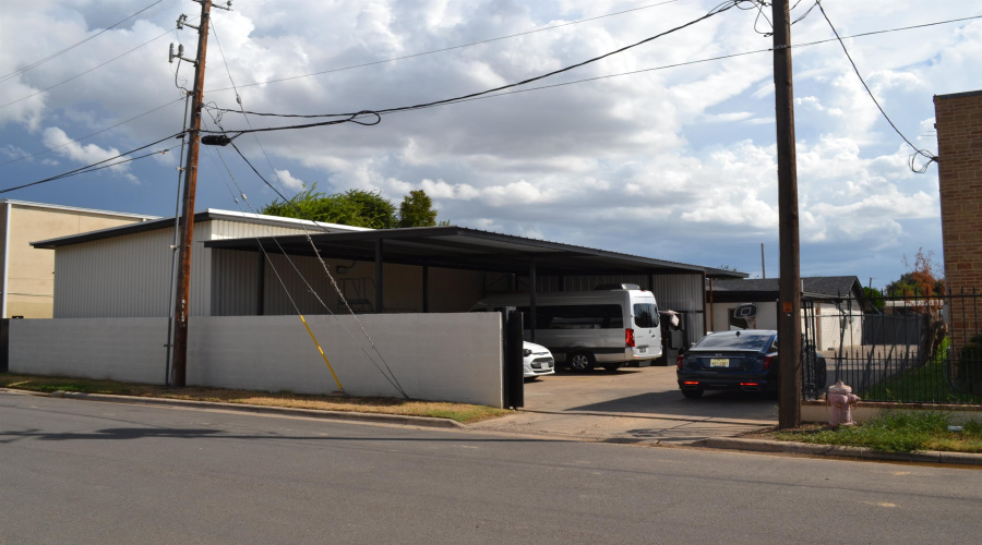 104 W Calton Rd, Laredo, Texas 78041, 1 Room Rooms,3 BathroomsBathrooms,Commercial retail/office,For Sale,104 W Calton Rd,20264493