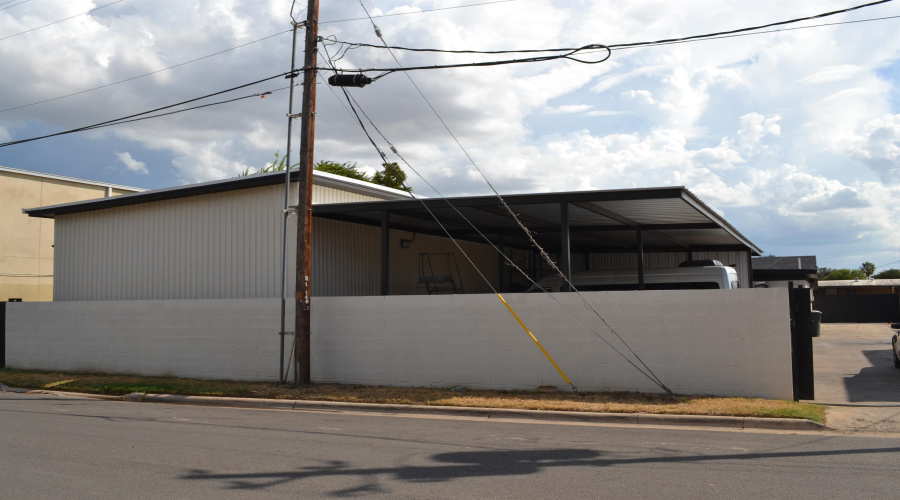 104 W Calton Rd, Laredo, Texas 78041, 1 Room Rooms,3 BathroomsBathrooms,Commercial retail/office,For Sale,104 W Calton Rd,20264493