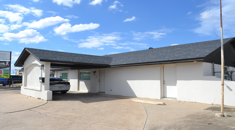 104 W Calton Rd, Laredo, Texas 78041, 1 Room Rooms,3 BathroomsBathrooms,Commercial retail/office,For Sale,104 W Calton Rd,20264493
