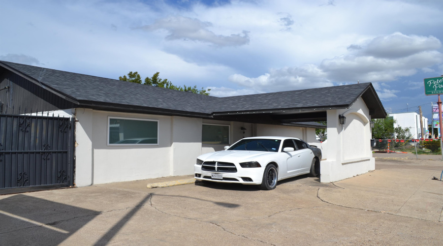 104 W Calton Rd, Laredo, Texas 78041, 1 Room Rooms,3 BathroomsBathrooms,Commercial retail/office,For Sale,104 W Calton Rd,20264493