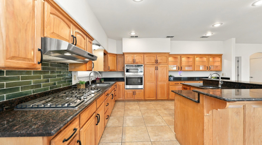 203 Lake Lugano Rd, Laredo, Texas 78041, 3 Bedrooms Bedrooms, 7 Rooms Rooms,3 BathroomsBathrooms,Residential,For Sale,203 Lake Lugano Rd,20264488