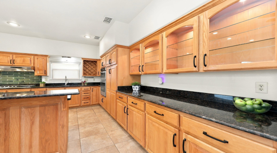 203 Lake Lugano Rd, Laredo, Texas 78041, 3 Bedrooms Bedrooms, 7 Rooms Rooms,3 BathroomsBathrooms,Residential,For Sale,203 Lake Lugano Rd,20264488