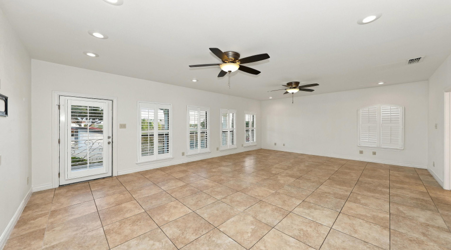 203 Lake Lugano Rd, Laredo, Texas 78041, 3 Bedrooms Bedrooms, 7 Rooms Rooms,3 BathroomsBathrooms,Residential,For Sale,203 Lake Lugano Rd,20264488