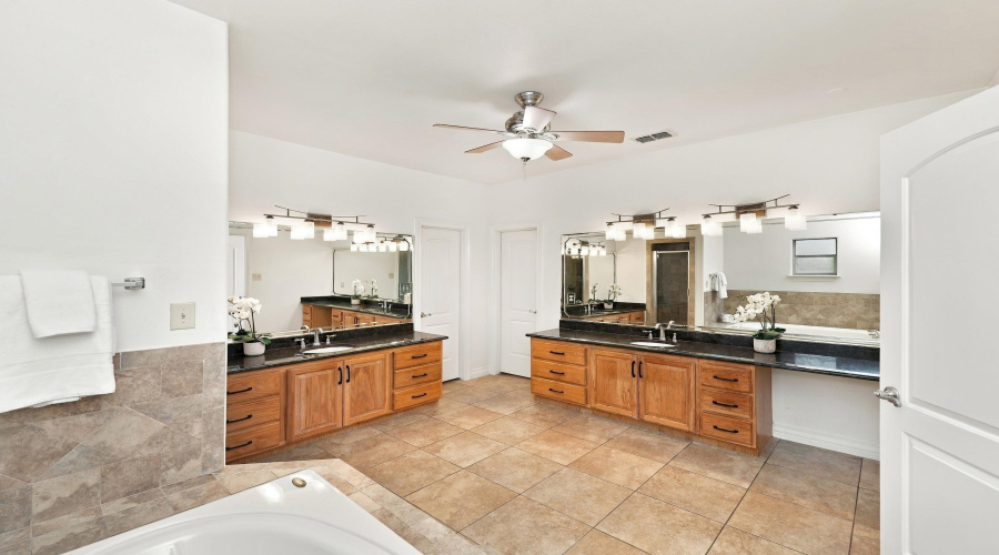 203 Lake Lugano Rd, Laredo, Texas 78041, 3 Bedrooms Bedrooms, 7 Rooms Rooms,3 BathroomsBathrooms,Residential,For Sale,203 Lake Lugano Rd,20264488