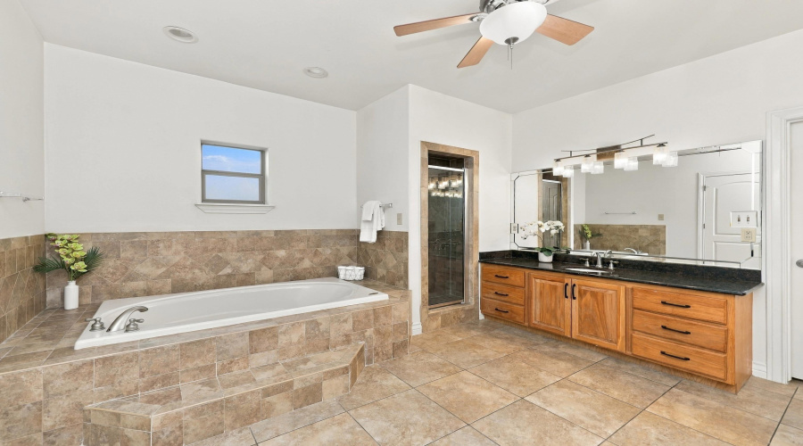 203 Lake Lugano Rd, Laredo, Texas 78041, 3 Bedrooms Bedrooms, 7 Rooms Rooms,3 BathroomsBathrooms,Residential,For Sale,203 Lake Lugano Rd,20264488