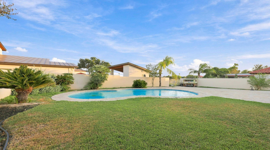 203 Lake Lugano Rd, Laredo, Texas 78041, 3 Bedrooms Bedrooms, 7 Rooms Rooms,3 BathroomsBathrooms,Residential,For Sale,203 Lake Lugano Rd,20264488