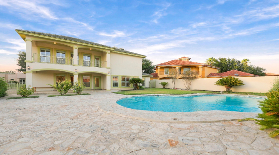 203 Lake Lugano Rd, Laredo, Texas 78041, 3 Bedrooms Bedrooms, 7 Rooms Rooms,3 BathroomsBathrooms,Residential,For Sale,203 Lake Lugano Rd,20264488