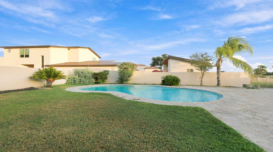 203 Lake Lugano Rd, Laredo, Texas 78041, 3 Bedrooms Bedrooms, 7 Rooms Rooms,3 BathroomsBathrooms,Residential,For Sale,203 Lake Lugano Rd,20264488