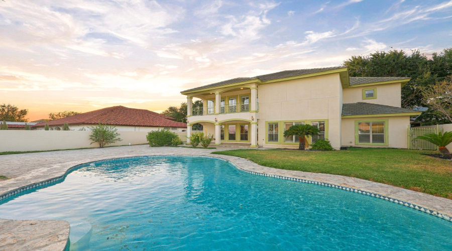 203 Lake Lugano Rd, Laredo, Texas 78041, 3 Bedrooms Bedrooms, 7 Rooms Rooms,3 BathroomsBathrooms,Residential,For Sale,203 Lake Lugano Rd,20264488