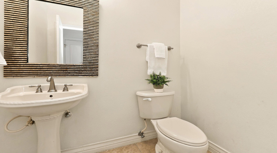 203 Lake Lugano Rd, Laredo, Texas 78041, 3 Bedrooms Bedrooms, 7 Rooms Rooms,3 BathroomsBathrooms,Residential,For Sale,203 Lake Lugano Rd,20264488