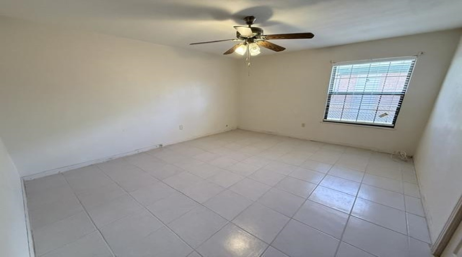 1817 E Lyon St, Laredo, Texas 78043, 3 Bedrooms Bedrooms, 5 Rooms Rooms,1 BathroomBathrooms,Residential,For Rent,1817 E Lyon St,20264490