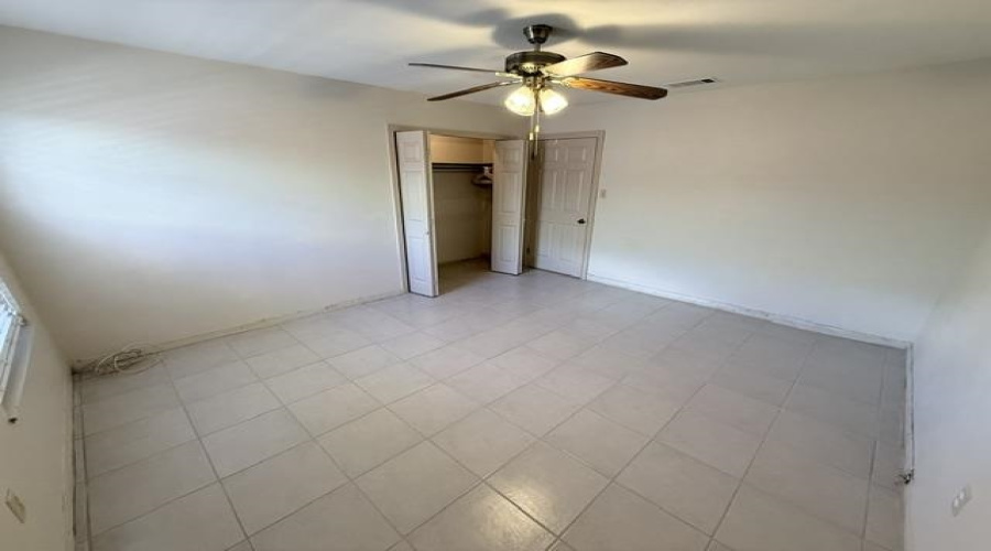 1817 E Lyon St, Laredo, Texas 78043, 3 Bedrooms Bedrooms, 5 Rooms Rooms,1 BathroomBathrooms,Residential,For Rent,1817 E Lyon St,20264490