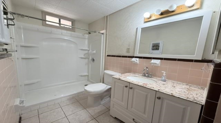 1817 E Lyon St, Laredo, Texas 78043, 3 Bedrooms Bedrooms, 5 Rooms Rooms,1 BathroomBathrooms,Residential,For Rent,1817 E Lyon St,20264490