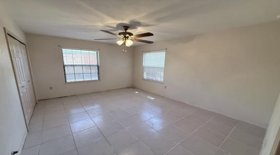 1817 E Lyon St, Laredo, Texas 78043, 3 Bedrooms Bedrooms, 5 Rooms Rooms,1 BathroomBathrooms,Residential,For Rent,1817 E Lyon St,20264490