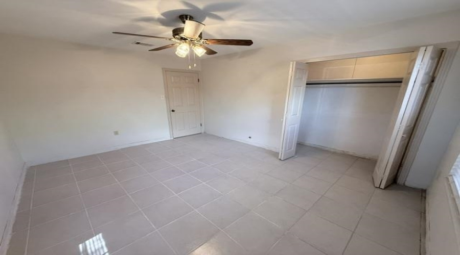1817 E Lyon St, Laredo, Texas 78043, 3 Bedrooms Bedrooms, 5 Rooms Rooms,1 BathroomBathrooms,Residential,For Rent,1817 E Lyon St,20264490