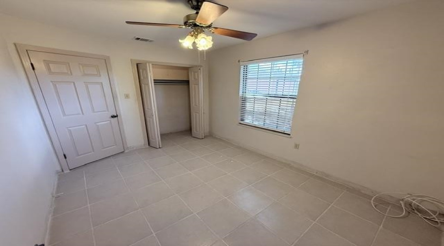 1817 E Lyon St, Laredo, Texas 78043, 3 Bedrooms Bedrooms, 5 Rooms Rooms,1 BathroomBathrooms,Residential,For Rent,1817 E Lyon St,20264490