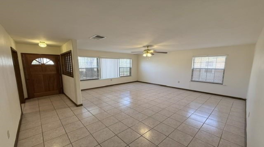 1817 E Lyon St, Laredo, Texas 78043, 3 Bedrooms Bedrooms, 5 Rooms Rooms,1 BathroomBathrooms,Residential,For Rent,1817 E Lyon St,20264490