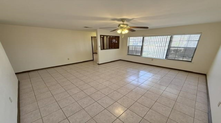 1817 E Lyon St, Laredo, Texas 78043, 3 Bedrooms Bedrooms, 5 Rooms Rooms,1 BathroomBathrooms,Residential,For Rent,1817 E Lyon St,20264490