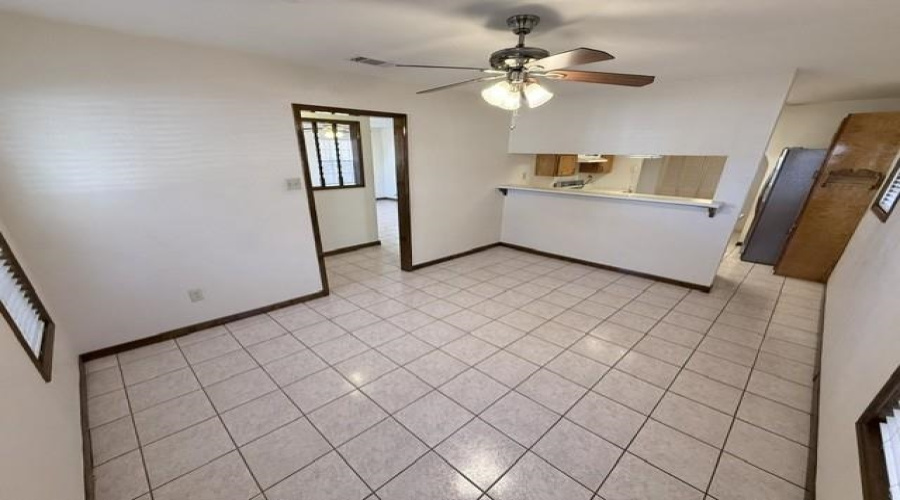 1817 E Lyon St, Laredo, Texas 78043, 3 Bedrooms Bedrooms, 5 Rooms Rooms,1 BathroomBathrooms,Residential,For Rent,1817 E Lyon St,20264490