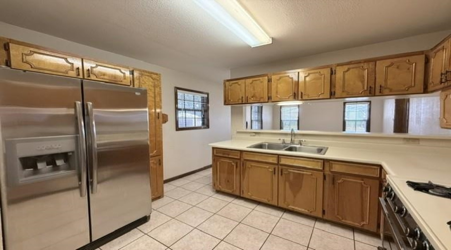 1817 E Lyon St, Laredo, Texas 78043, 3 Bedrooms Bedrooms, 5 Rooms Rooms,1 BathroomBathrooms,Residential,For Rent,1817 E Lyon St,20264490