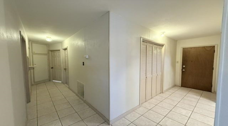 1817 E Lyon St, Laredo, Texas 78043, 3 Bedrooms Bedrooms, 5 Rooms Rooms,1 BathroomBathrooms,Residential,For Rent,1817 E Lyon St,20264490