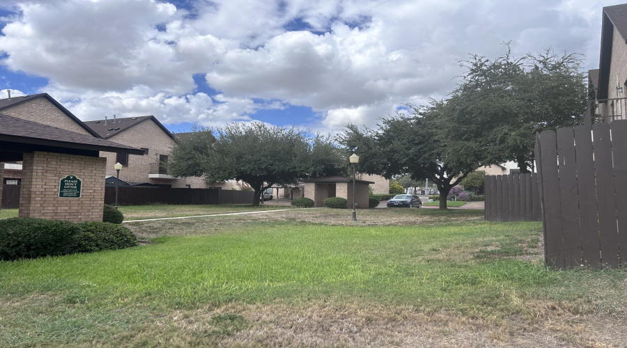 2445 Monarch Dr, Laredo, Texas 78045, 3 Bedrooms Bedrooms, 4 Rooms Rooms,2 BathroomsBathrooms,Residential,For Rent,2445 Monarch Dr,20264491